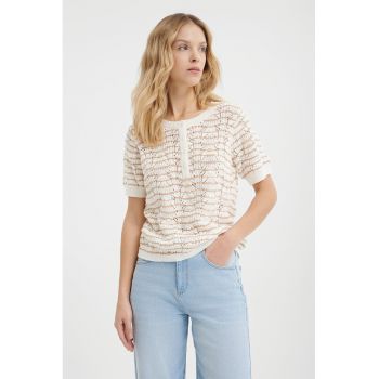 Tricou texturat cu fenta cu nasturi