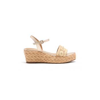 Sandale impletite cu garnituri din piele si talpa wedge