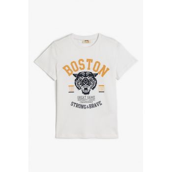 Tricou cu model grafic