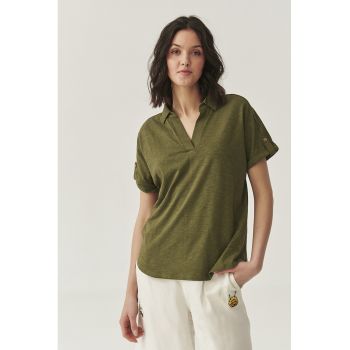 Tricou polo cu decolteu in V