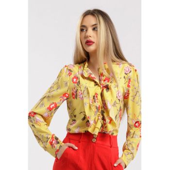 Camasa cu aplicatii cu volane si model