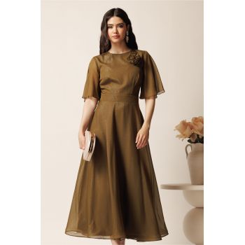Rochie DY Fashion lunga kaki din voal in clos cu accesoriu la bust ieftina
