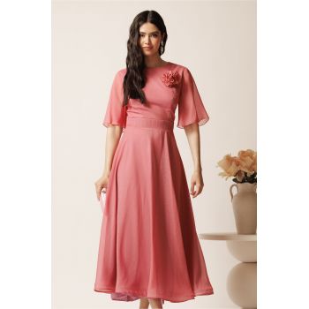 Rochie DY Fashion lunga roz din voal in clos cu accesoriu la bust ieftina