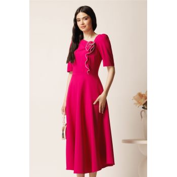 Rochie midi fucsia din stofa in clos cu floare si margelute- LaDonna
