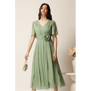 Rochie midi verde deschis din voal clos cu floare in talie- Moze ieftina