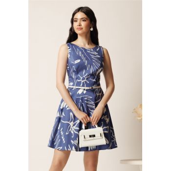 Rochie scurta bleumarin in clos cu imprimeuri albe si curea in talie