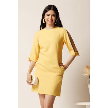 Rochie scurta galbena din stofa cu croi drept si perle pe maneci- Moze
