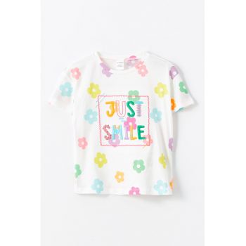 Tricou cu model floral si imprimeu text