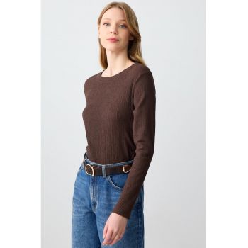 Bluza cu model uni si decolteu rotund