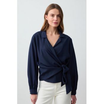 Bluza petrecuta cu guler decupat
