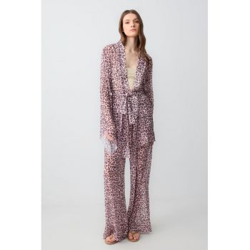 Pantaloni cu model si croiala ampla