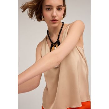 Top din satin cu decolteu in V