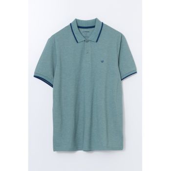 Tricou polo cu fenta cu nasturi