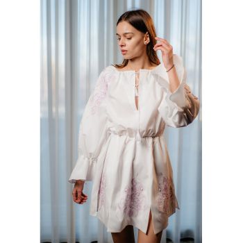 Rochie mini evazata cu maneci bufante si broderie