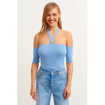 Bluza cu decolteu pe umeri
