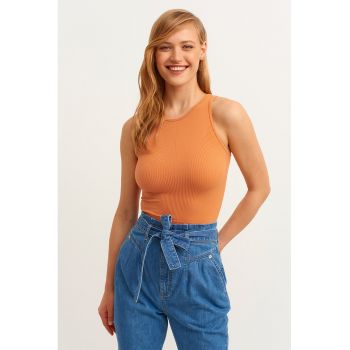 Top crop cu bretele late