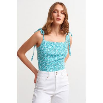 Top crop cu decolteu patrat