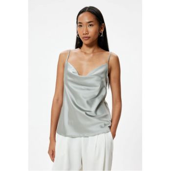 Top cu aspect de satin si decolteu drapat