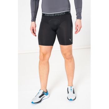 Pantaloni scurti cu tehnologie Dri-fit si logo - pentru antrenament Pro