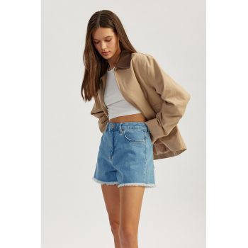 Pantaloni scurti din denim cu terminatii franjurate ieftini