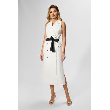 Rochie eleganta tip sacou fara maneci cu broderie pe spate Xandra Alba