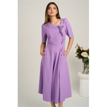 Rochie midi lila din stofa in clos cu floare si margelute- LaDonna