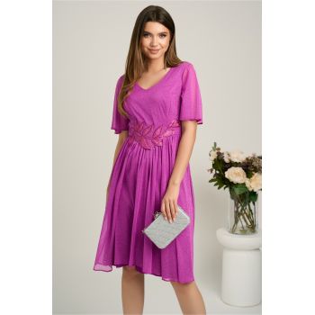 Rochie midi magenta din voal in clos cu glitter si broderie in talie