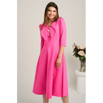 Rochie midi roz aprins clos de ocazie cu guler maxi si nasturi perluta- LaDonna