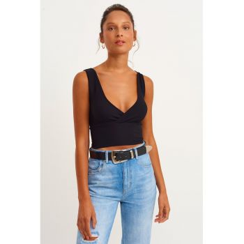 Top crop cu decolteu in V