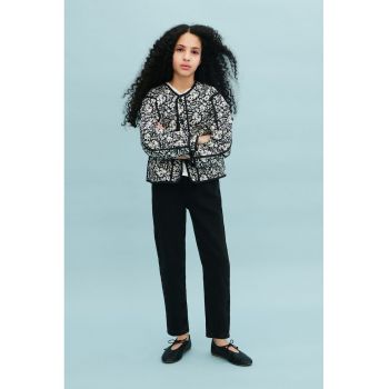 Jacheta matlasata cu model si cusaturi decorative
