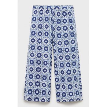 Pantaloni cu croiala ampla si model