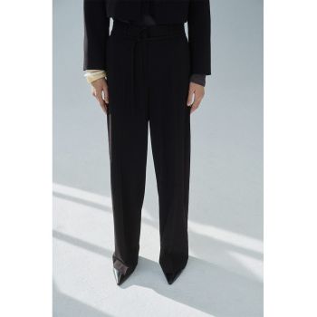 Pantaloni eleganti cu croiala ampla