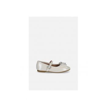 Pantofi Mary Jane din piele ecologica cu aspect lacuit - Gri deschis