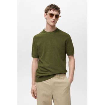 Tricou cu decolteu la baza gatului