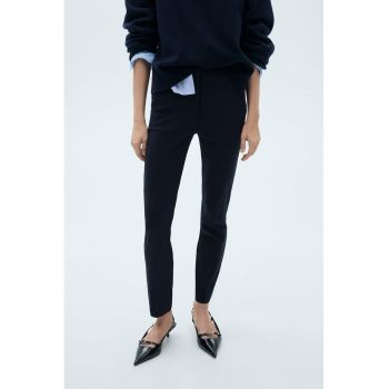 Pantaloni crop conici