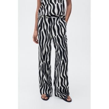 Pantaloni cu animal print