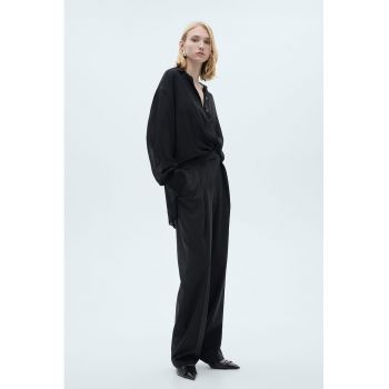 Pantaloni din amestec de lana cu croiala ampla