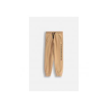 Pantaloni sport cu text imprimat