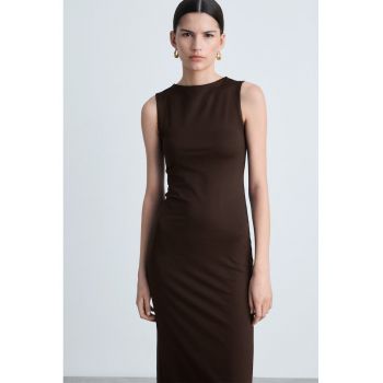 Rochie midi cu slit pe partea din spate