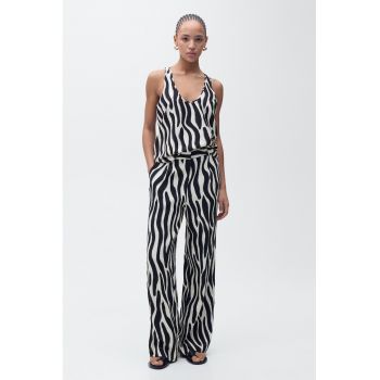 Top cu animal print si decolteu in V