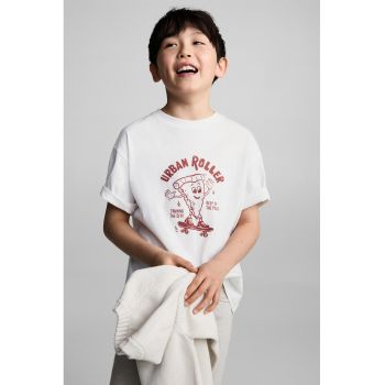 Tricou cu decolteu la baza gatului si imprimeu