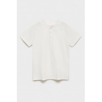 Tricou cu model uni si fenta cu nasturi