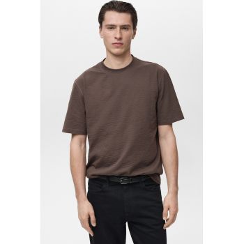 Tricou texturat cu decolteu la baza gatului