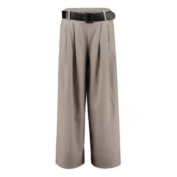Pantaloni eleganti evazati cu talie medie