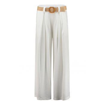 Pantaloni evazati cu model uni si talie medie