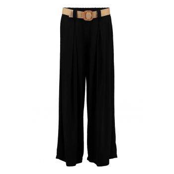 Pantaloni evazati cu model uni si talie medie