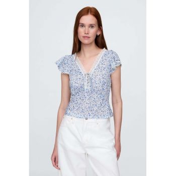 Bluza cu model floral si insertii de dantela