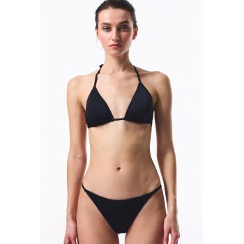 Sutien de baie cu cupe triunghiulare