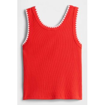 Top cu cusaturi contrastante