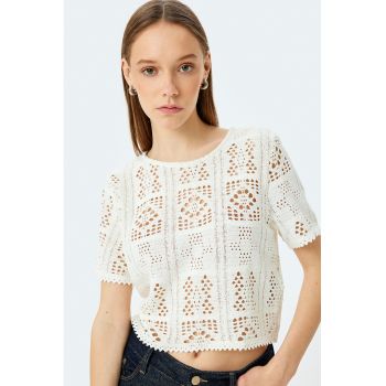 Tricou crop cu perforatii